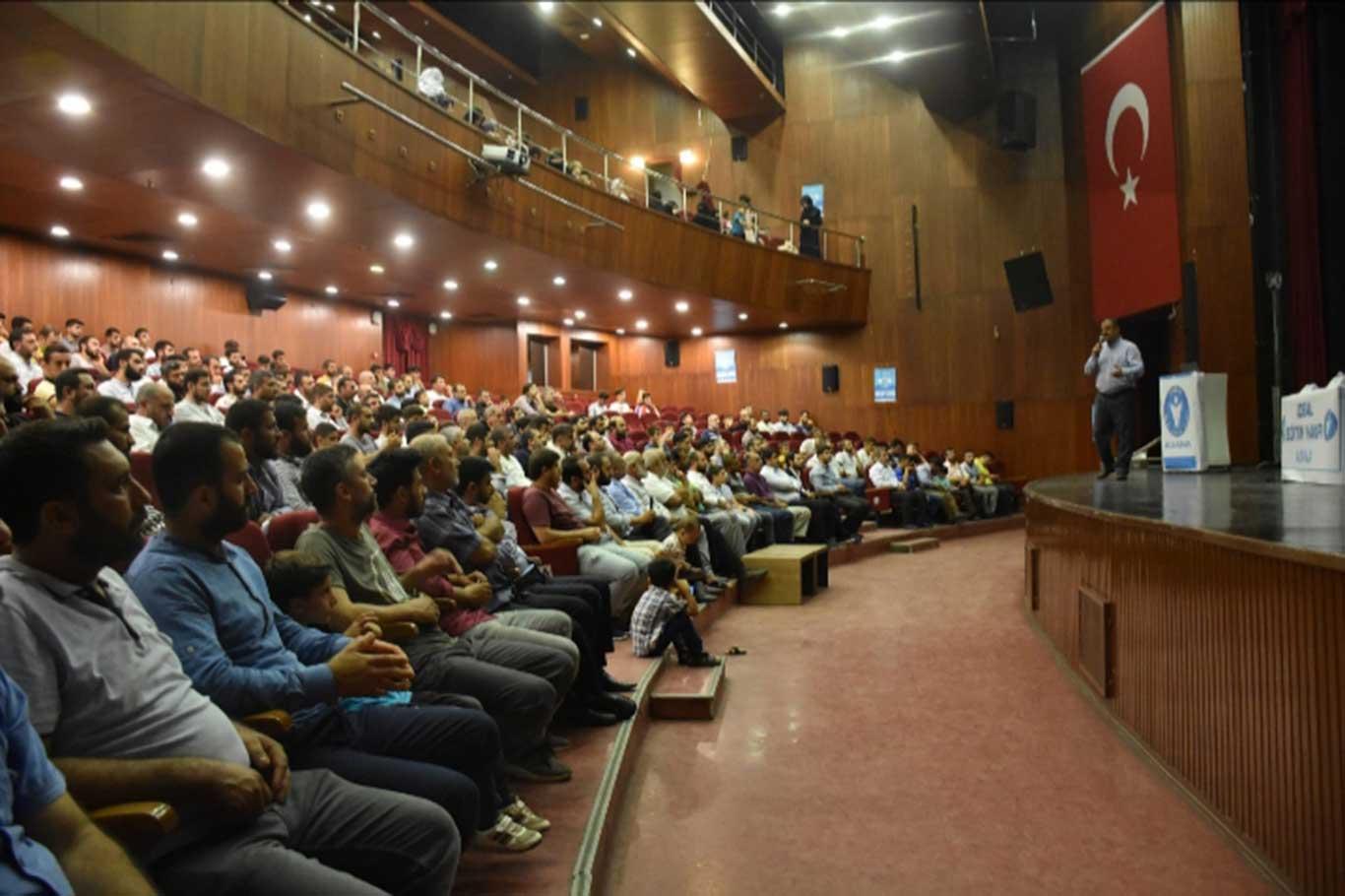 İDEV'den Adana'da "Evlilik" konulu seminer