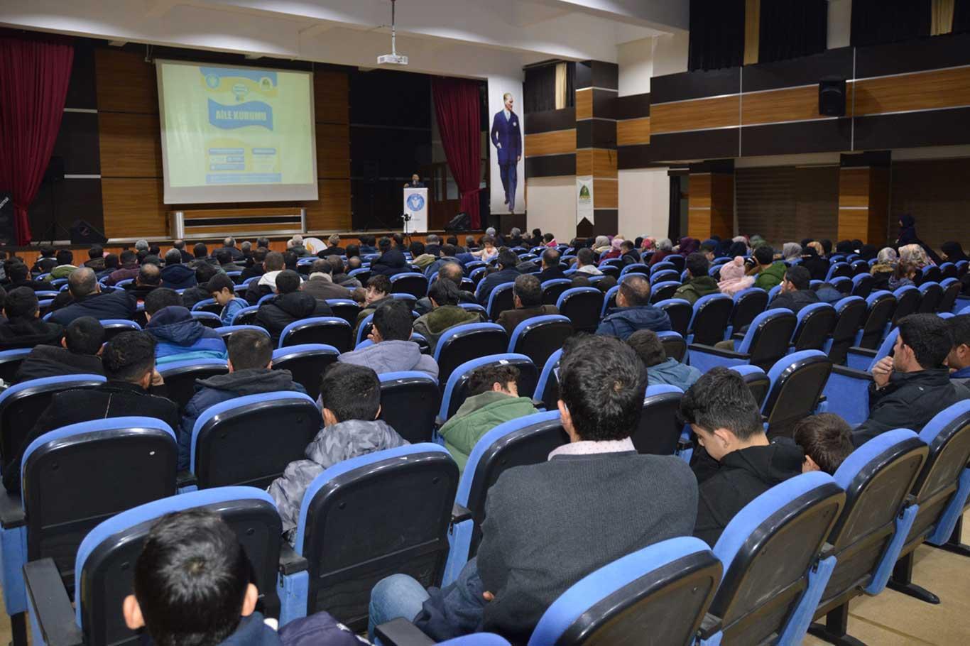 "Aile dünyaya gelmenin eşiği insan olmanın da beşiğidir"