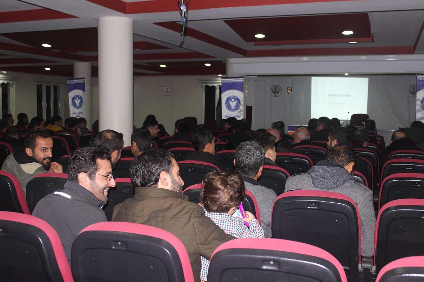 İDEV Adıyaman'da "Ahlak ve Maneviyat" konulu seminer düzenledi 